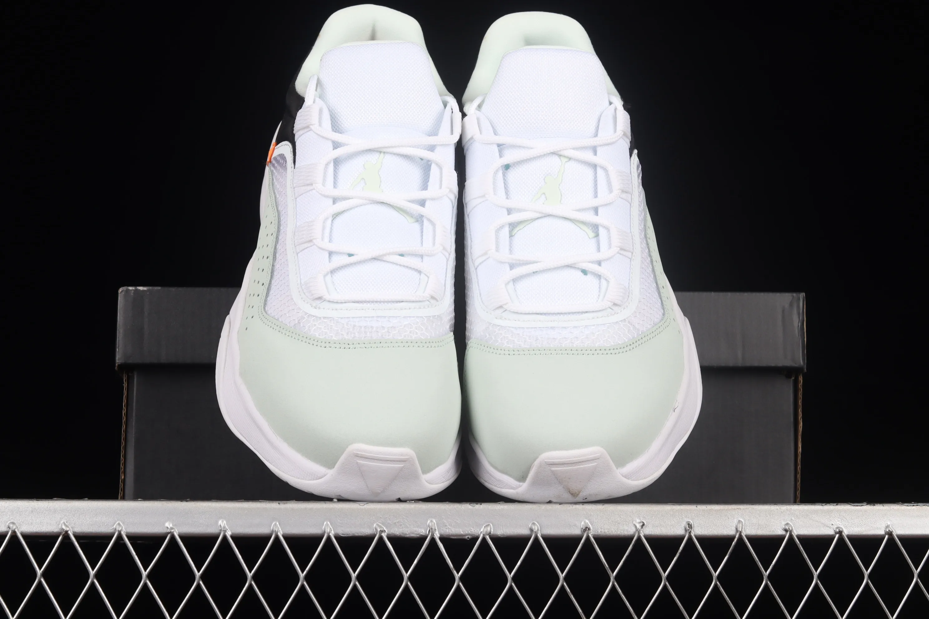 All categories Air Jordan Jordan series basketball shoes Air Jordan 11 Air Jordan 11 CMFT Low AJ11 Joe 11 white black green low-top anti-slip shock-absorbing basketball shoes CW0784-300